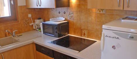 Kühlschrank, Mikrowelle, Geschirrspüler