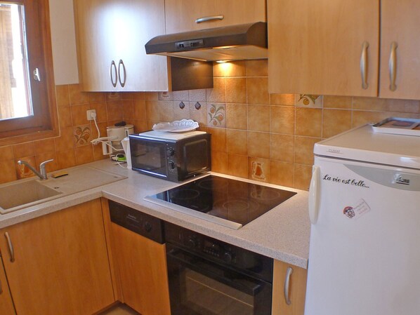 Réfrigérateur, micro-ondes, lave-vaisselle