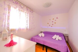 3 bedrooms, iron/ironing board, travel cot, free WiFi
