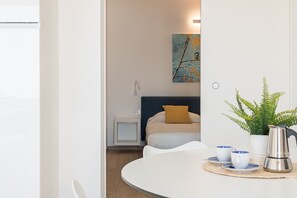 2 室のベッドルーム、WiFi (無料)、ベッドシーツ