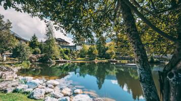 Innenpool, Außenpool, Liegestühle