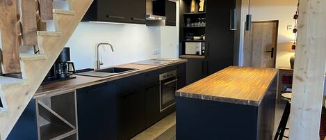 Réfrigérateur, micro-ondes, four, lave-vaisselle