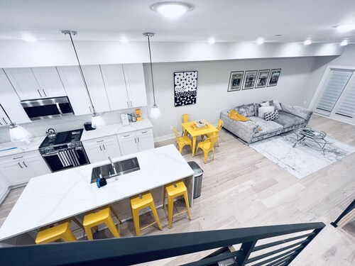 Designer 3BDR Penthouse+Private Rooftop Monument View+Parking Free Cancellation