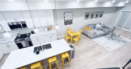 Designer 3BDR Penthouse+Private Rooftop Monument View+Parking Free Cancellation