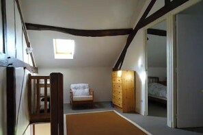 3 bedrooms, desk, iron/ironing board, travel cot