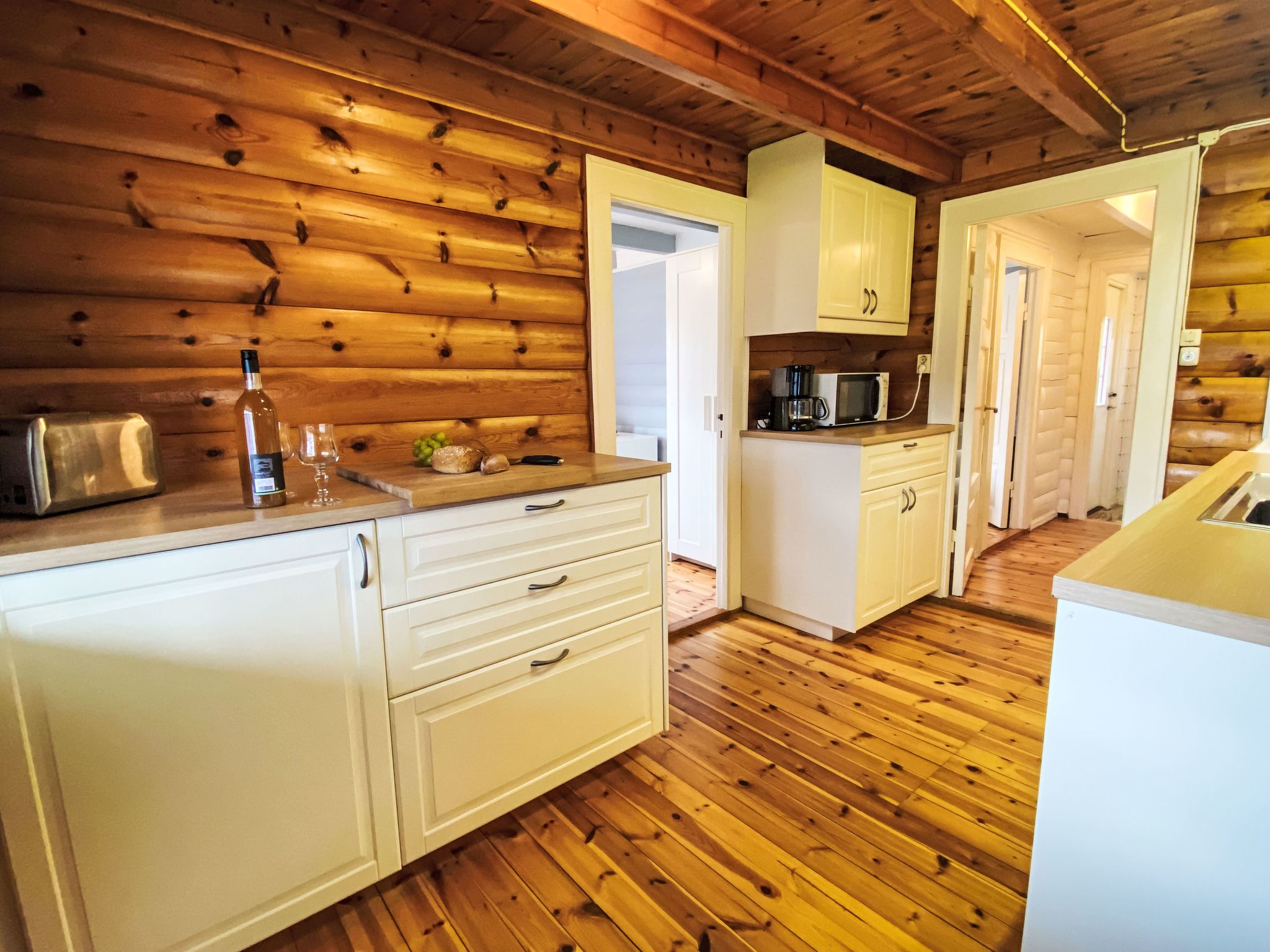 Fridge, oven, dishwasher, cookware/dishes/utensils