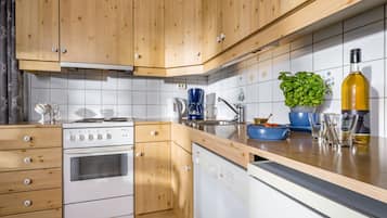 Køleskab, ovn, opvaskemaskine, brødrister