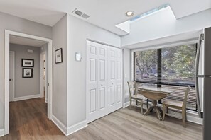 Interior - Modern, Cozy, & Quiet - Sea Pines, Near Beach (Hilton Head Island)