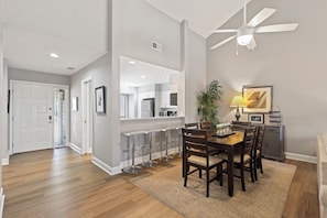 Dining - Modern, Cozy, & Quiet - Sea Pines, Near Beach (Hilton Head Island)