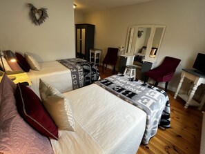 5 chambres, fer et planche à repasser, lit parapluie, Wi-Fi gratuit