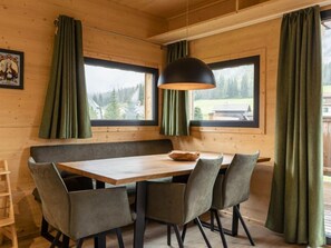 Dining - Superior #2 mit IR-Sauna & Sprudelbad by Interhome (Hohentauern)