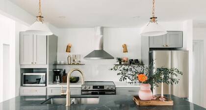 NEW Century Home w Hot Tub