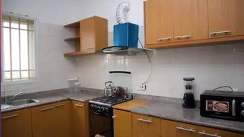 Microwave, oven, cookware/dishes/utensils, spices