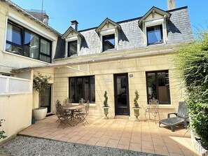 Outdoor dining - DEAUVILLE PLACE MORNY HOUSE WITH GARDEN AND TERRACE (Deauville)