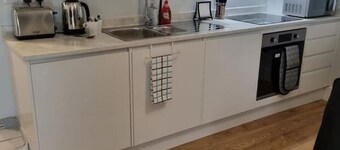 Serene getaway Apartment with Garden-Maidstone City Centre