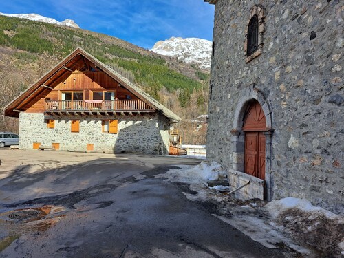 Rez-de-chaussée de chaussée dans village typique et calme