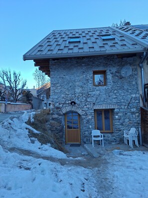 Exterior - First floor in quiet, typical village (Le Monêtier-les-Bains)