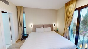 4 Schlafzimmer, Zimmersafe, Schreibtisch, Bügeleisen/Bügelbrett