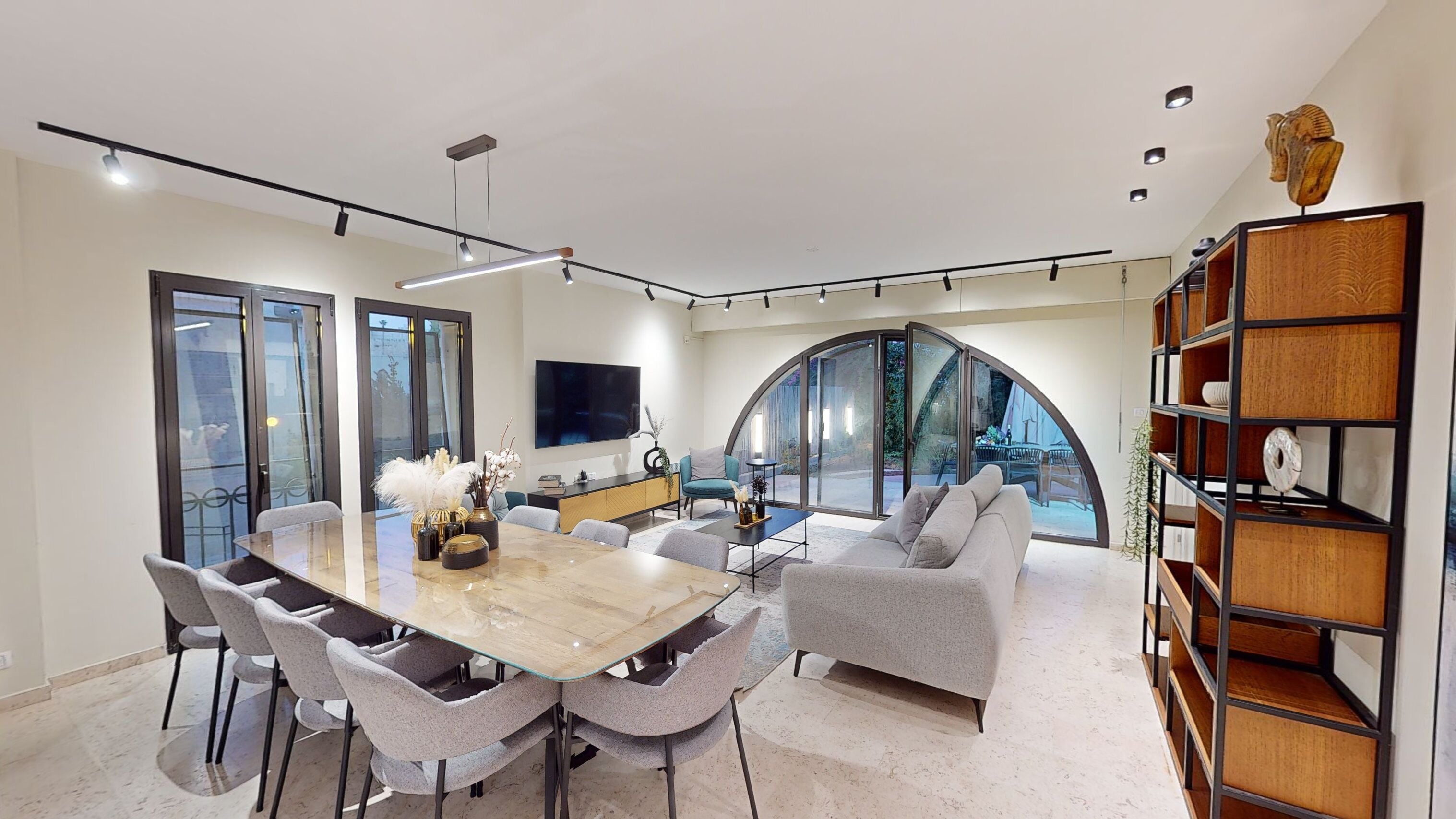 المنشأة من الداخل