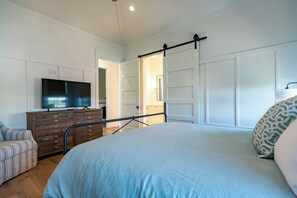 4 chambres, bureau, fer et planche à repasser, accès au Wi-Fi (inclus)