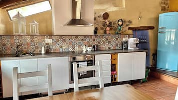 Frigorífic, microones, forn i placa de cuina