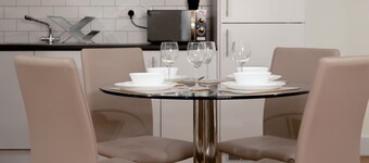 HEREFORD CITY CENTRE – Apartment 7: Stylish Studio in City Centre, Sleeps 2