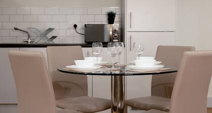 HEREFORD CITY CENTRE – Apartment 7: Stylish Studio in City Centre, Sleeps 2