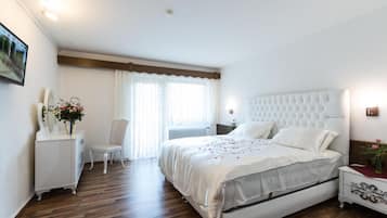 Individually furnished, laptop workspace, iron/ironing board, bed sheets