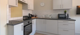 HEREFORD CITY CENTRE – Apartment 3: Stylish 1-Bed in City Centre, Sleeps 3