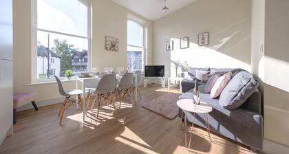 HEREFORD CITY CENTRE – Apartment 1: Modern 2-Bed in City Centre, Sleeps 6