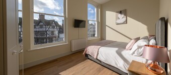 HEREFORD CITY CENTRE – Apartment 1: Modern 2-Bed in City Centre, Sleeps 6