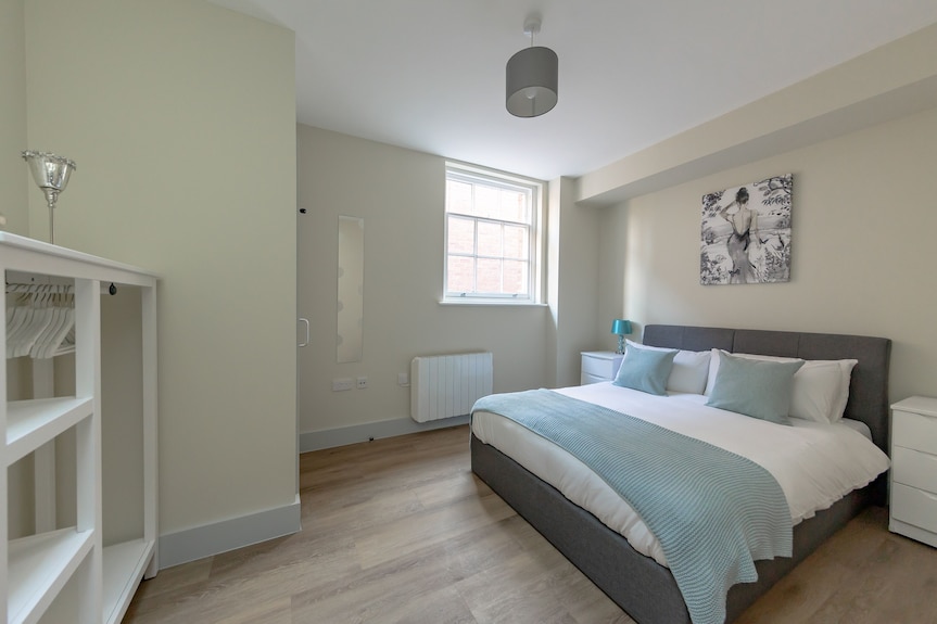 Hereford City Centre Apartment 4: Modern 1-bed In City Centre, Sleeps 4 - Hereford