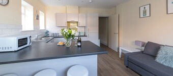 HEREFORD CITY CENTRE – Apartment 4: Modern 1-Bed in City Centre, Sleeps 4