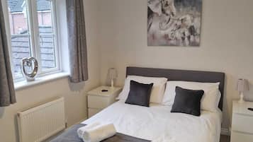 4 bedrooms, iron/ironing board, free WiFi