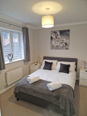 4 Schlafzimmer, Bügeleisen/Bügelbrett, kostenloses WLAN