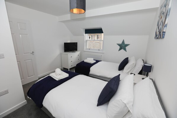 2 bedrooms, iron/ironing board, Internet