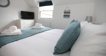 Apartment 2, The Strand, Exmouth, By RentMyHouse