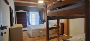 6 Schlafzimmer, Bügeleisen/Bügelbrett, Reisekinderbett, WLAN