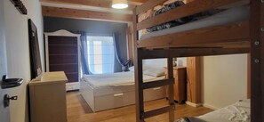 6 chambres, fer et planche à repasser, lit de bébé portatif, Wi-Fi