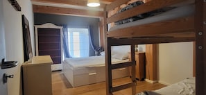 6 Schlafzimmer, Bügeleisen/Bügelbrett, Reisekinderbett, WLAN