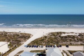 Beach nearby - Up On The Rooftop  l Hot tub holidays are here! (St. Augustine Beach)