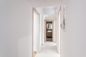 Apartamento Deluxe, 2 habitaciones | 2 dormitorios, colchones con acolchado adicional, escritorio
