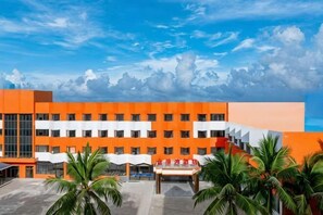 A multi-story building with a modern architectural design, featuring a series of windows and a flat roof. - Jingangwan Hotel (Taishan)