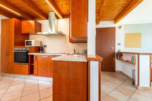 Refrigerador, microondas, horno y lavavajillas 