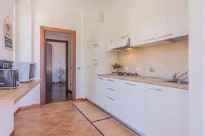 Kühlschrank, Mikrowelle, Geschirrspüler