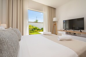 3 bedrooms, in-room safe, iron/ironing board, WiFi