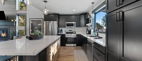 Frigorífic, microones, forn i placa de cuina