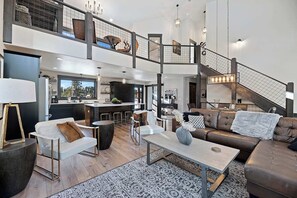 Smart TV, chimenea y videojuegos