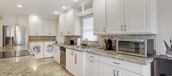 Home w/pool by PMI unit 332