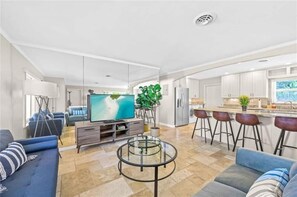 Smart TV - Home w/pool by Dream Vacation unit 332 (Wilton Manors)